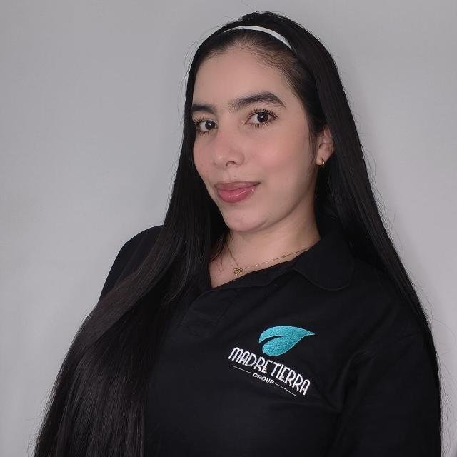 Angela, asesora de ventas en Medellín